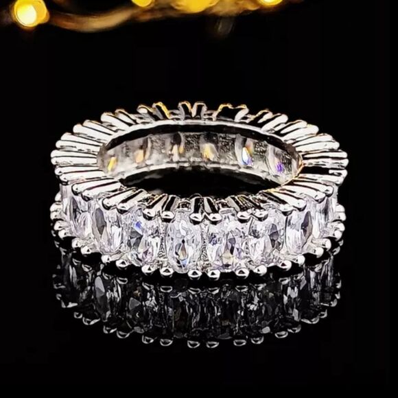 925 Sterling Silver Round Stone Cubic Zirconia Ring - Picture 1 of 2